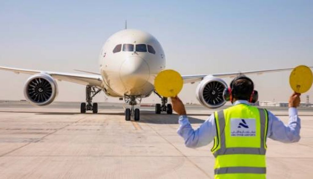 ETIHAD WELCOMES LATEST ADDITION TO FLEET AS NEW BOEING 787-10 DREAMLINER TOUCHES DOWN