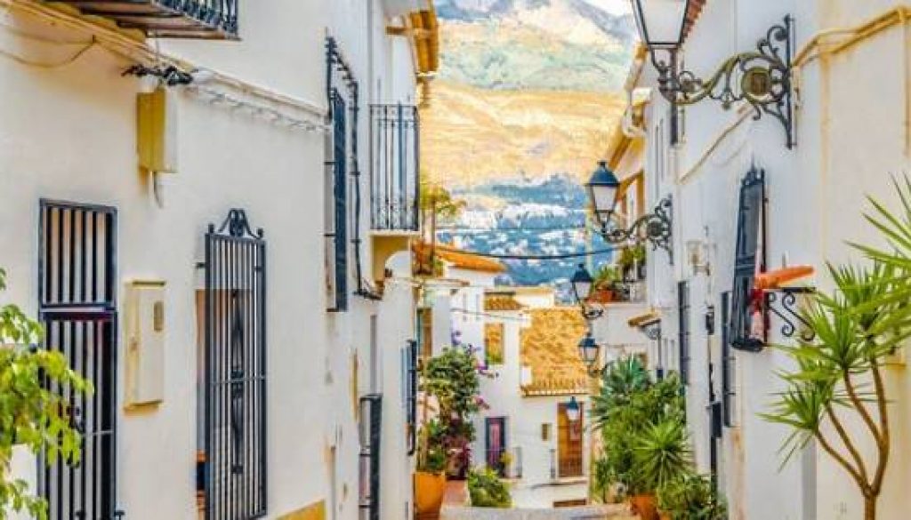 Belfast City Airport Expands Sunshine Routes with New Alicante Flights in 2024