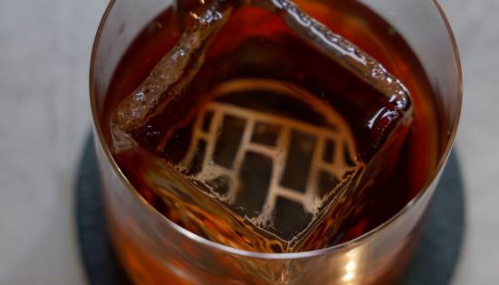 oneworld creates a stir with its new signature 25th anniversary cocktail, ‘The 25’