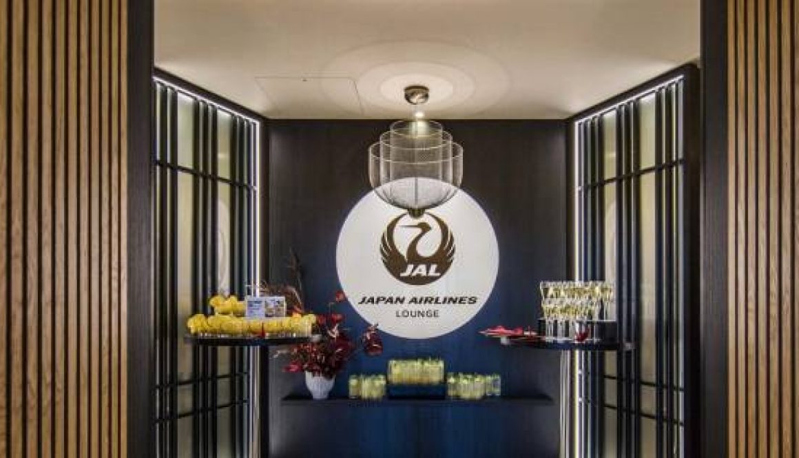 Japan Airlines and Liverpool Football Club Celebrate the Grand Opening of the Japan Airlines Lounge