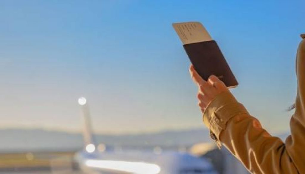 Airport Parking and Hotels (APH.com) Reveals the Airlines Going Paperless in 2025