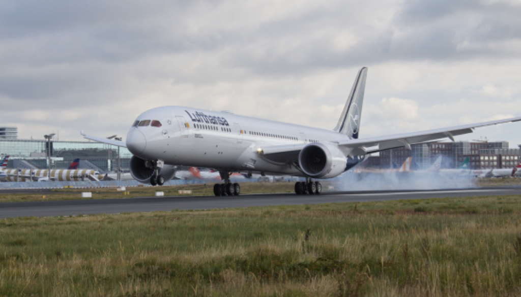 First Dreamliner with Lufthansa Allegris lands in Frankfurt