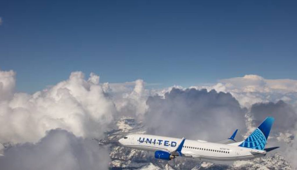United Airlines winter holiday travel forecast and festive facts